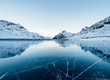 争冠关键战镜头抓到小动作，有人当场发火，疑似内斗信号｜足彩盘面